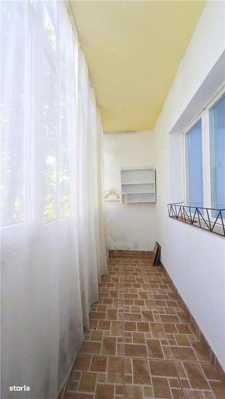 Apartament cu 4 camere decomandat în Micro 16