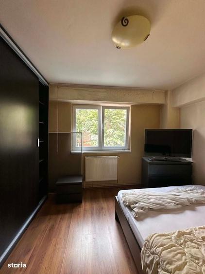 Apartament cu 3 camere semidecomandat în Careiului
