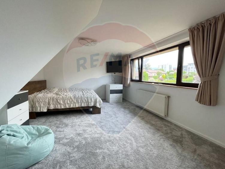 Duplex cu 4 camere cu Teren 231 Mp în IAR