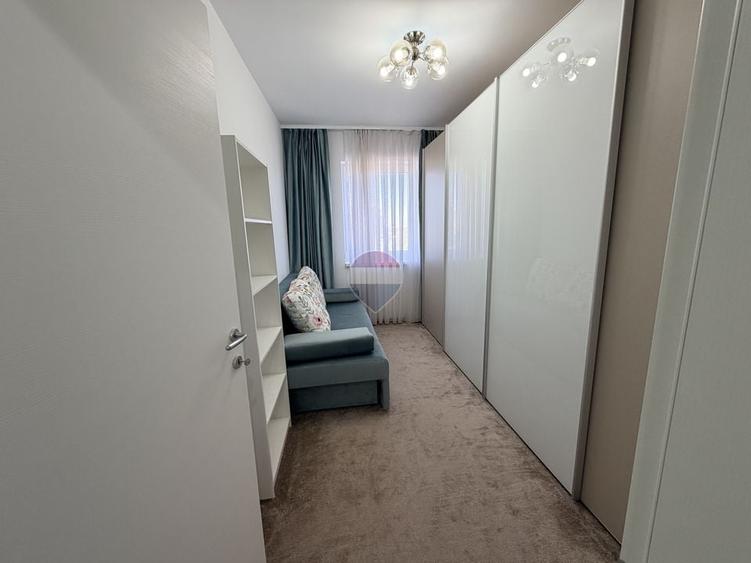 Apartament cu 3 camere decomandat, mobilat în Orașul Nou