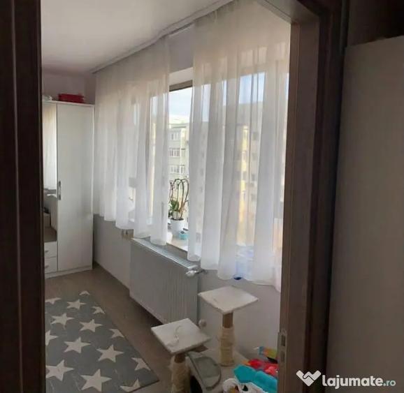 Apartament cu 2 camere semidecomandat în Fundeni