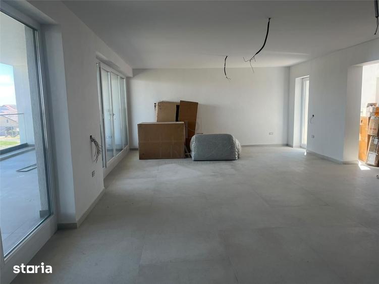 Apartament cu 4 camere decomandat în Dumbrăvița
