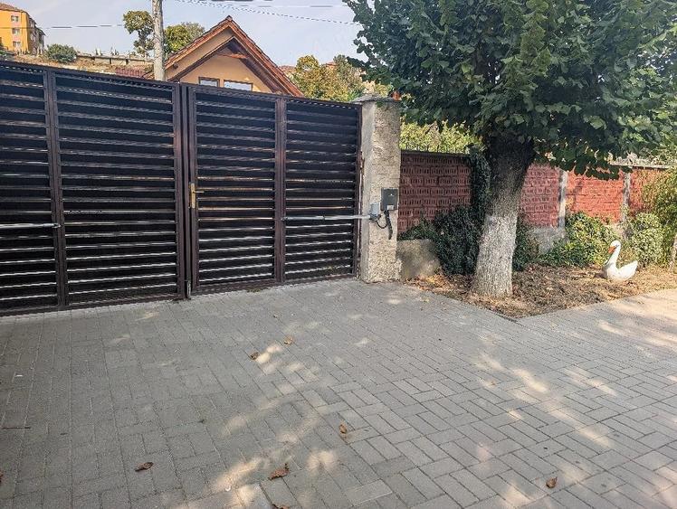 Casă cu Teren 1250 Mp în Central