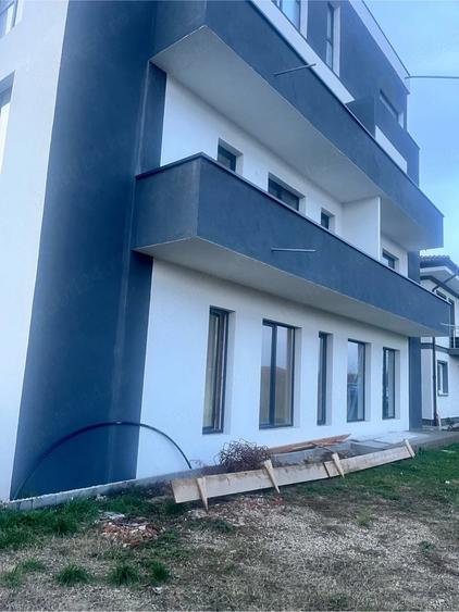 Apartament cu 3 camere decomandat în Ghiroda