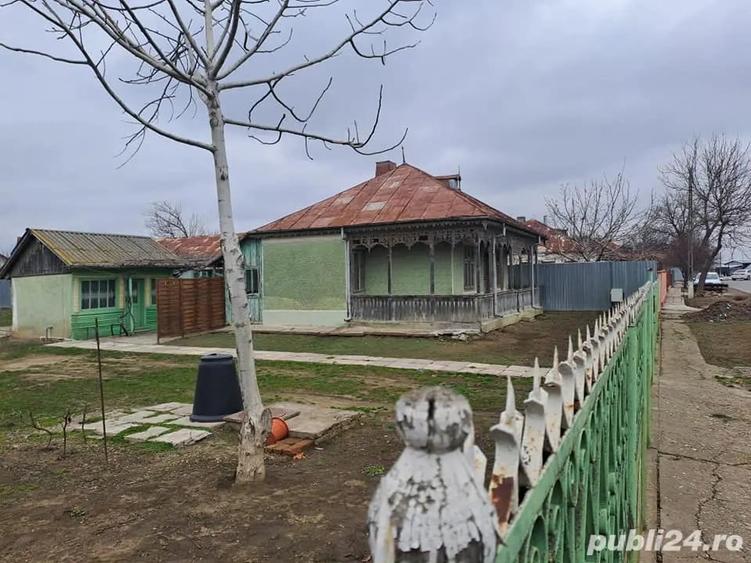 Casă cu Teren 1400 Mp în Gropeni