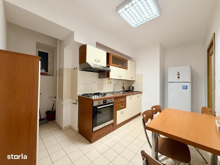 Apartament cu 3 camere semidecomandat în Herăstrău