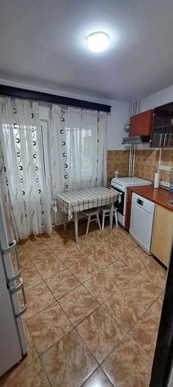 Apartament cu 3 camere decomandat, mobilat în Crângași