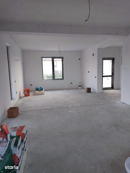 Casă cu 4 camere cu Teren 460 Mp în Tărtășești
