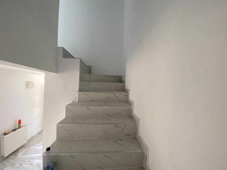 Casă cu 5 camere decomandat cu Teren 300 Mp în Valu lui Traian