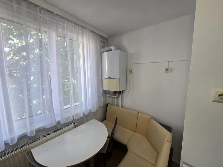 Apartament cu 3 camere semidecomandat în Negru Vodă