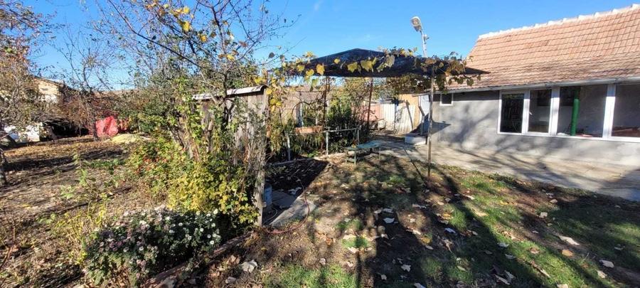 Casă cu 4 camere în Vadu Săpat