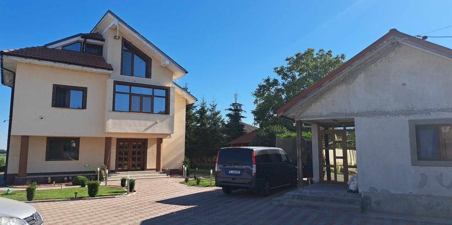 Casă cu 4 camere în Mineri