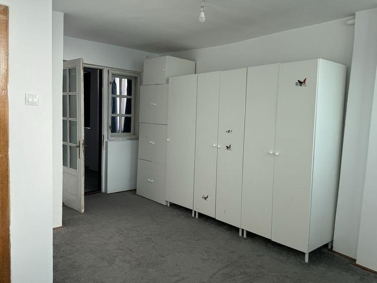 Casă cu 4 camere cu Teren 200 Mp în Central