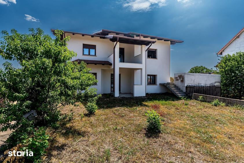 Casă cu 9 camere cu Teren 997 Mp în Zimandu Nou