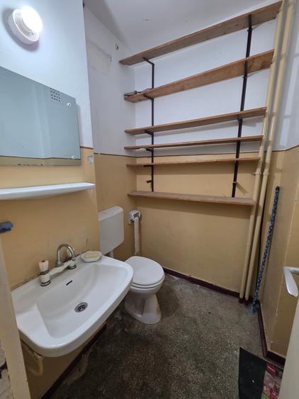 Apartament cu 4 camere semidecomandat în Hipodrom