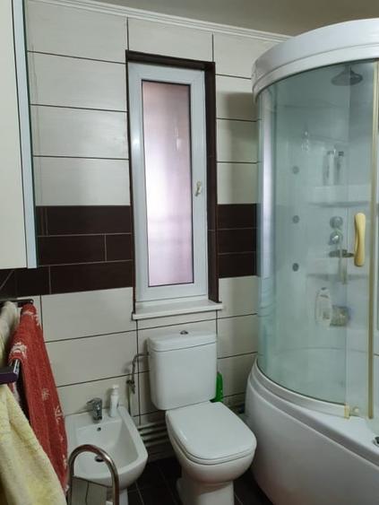 Casă cu 5 camere decomandat cu Canalizare în Central