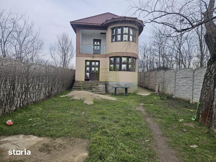 Casă cu 4 camere cu Teren 1250 Mp în Malu Mare