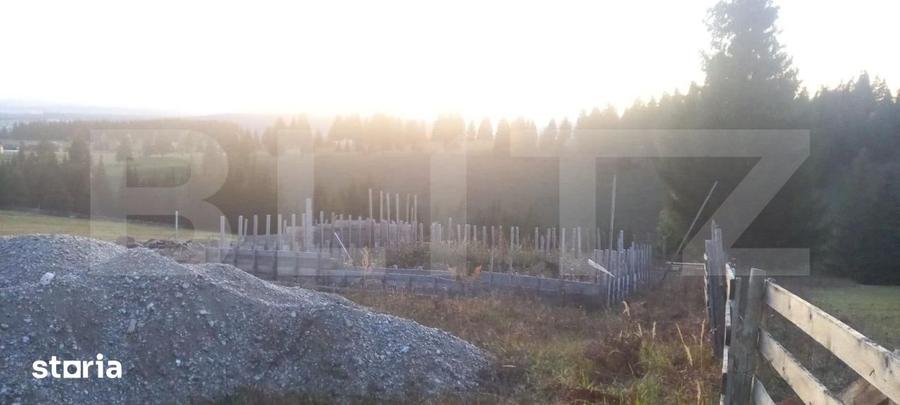 Teren de 2400 mp, în Dorna Candrenilor