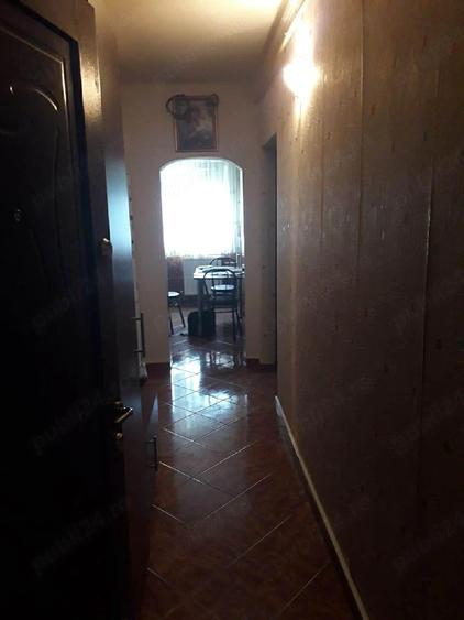 Apartament cu 2 camere semidecomandat în Craiovei