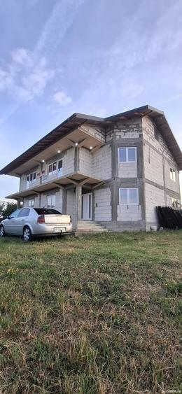 Casă cu 6 camere cu Teren 3000 Mp în Trivale