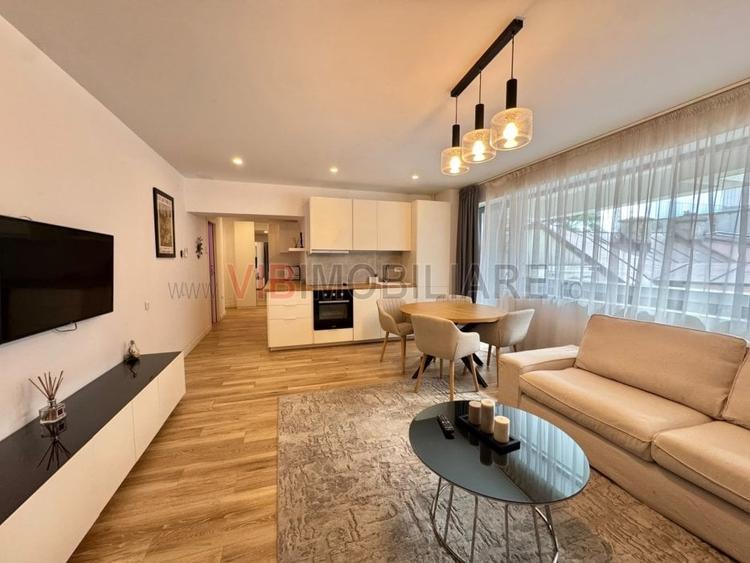 Apartament cu 3 camere semidecomandat în Gara de Nord