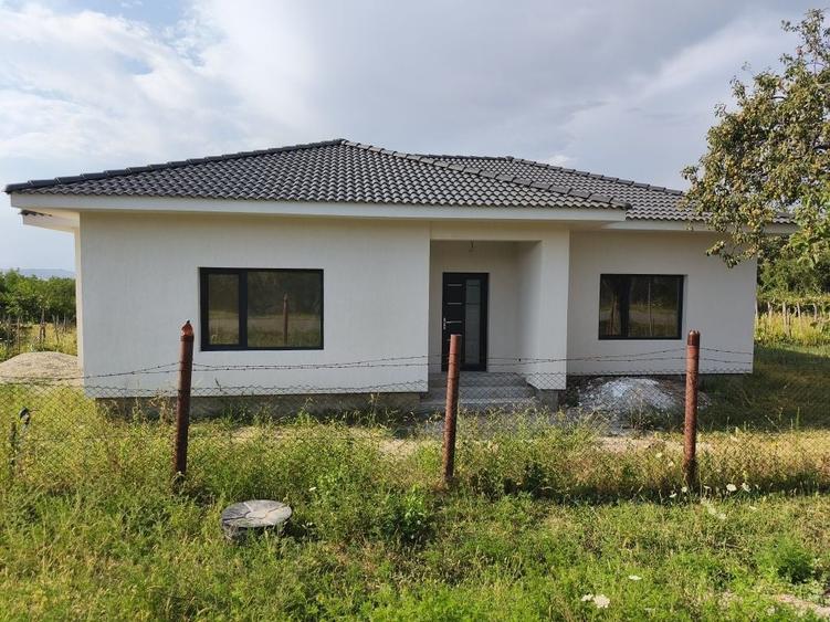 Casă cu 3 camere în Urechești