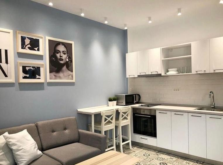 Apartament cu 5 camere nedecomandat în P-ța Universității