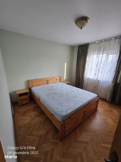 Apartament cu 3 camere decomandat în Calea București
