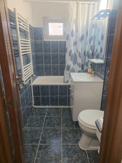 Apartament cu 2 camere semidecomandat în Craiovița Nouă