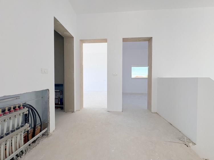 Duplex cu 5 camere cu Canalizare în Dumbrăvița