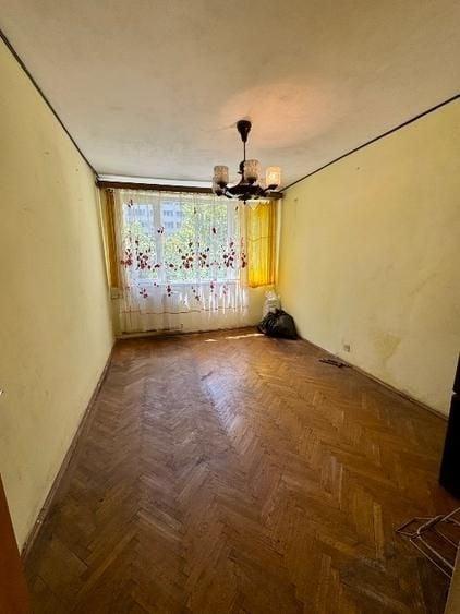 Apartament cu 3 camere decomandat în Colentina