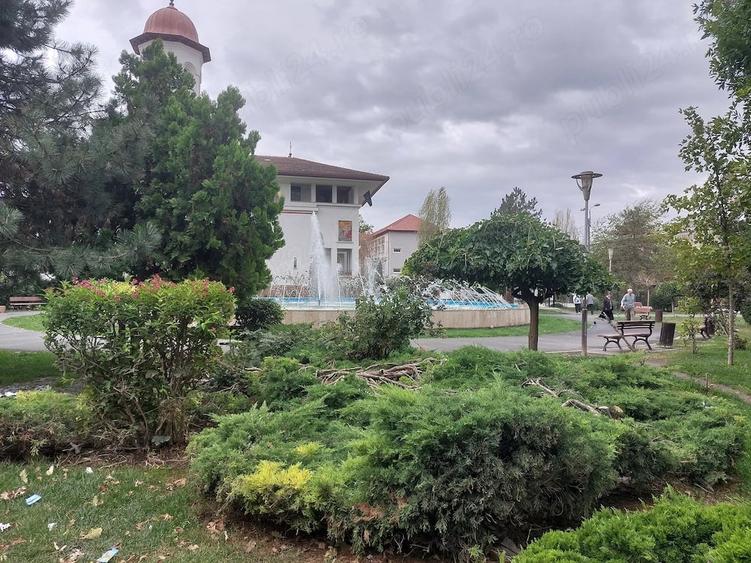 Apartament cu 3 camere decomandat, mobilat în Dacia
