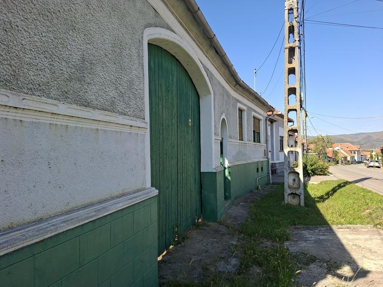 Casă cu 3 camere cu Teren 364 Mp în Central