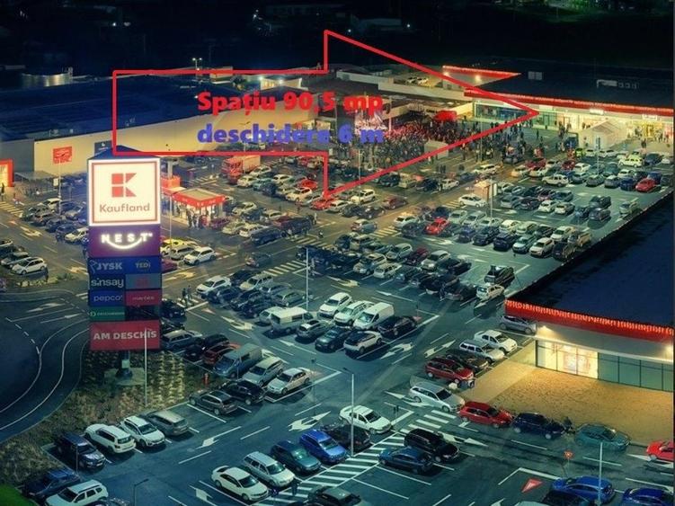 Spațiu comercial, de 89.690002441406 mp, în Nord
