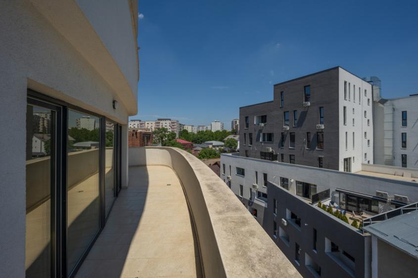 Apartament cu 5 camere decomandat în Timpuri Noi