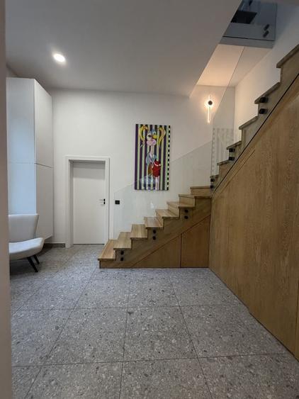 Casă cu 4 camere în Central