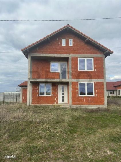 Casă cu 4 camere în Păușa