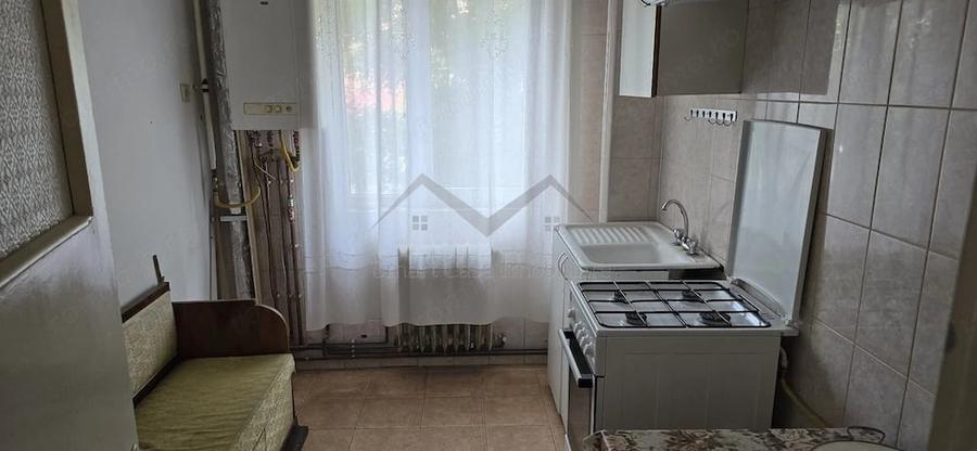 Apartament cu 2 camere semidecomandat în Filiași