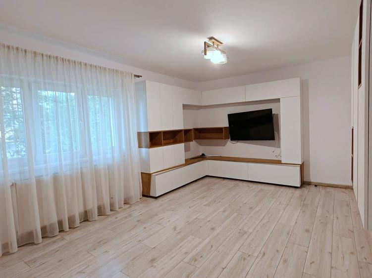 Apartament cu 3 camere decomandat în Zorilor