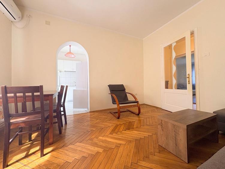 Apartament cu 3 camere decomandat, mobilat în Central