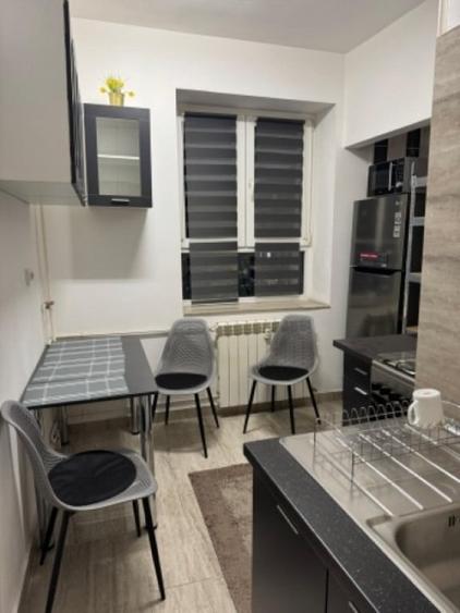 Apartament cu 2 camere decomandat în Barbu Văcărescu