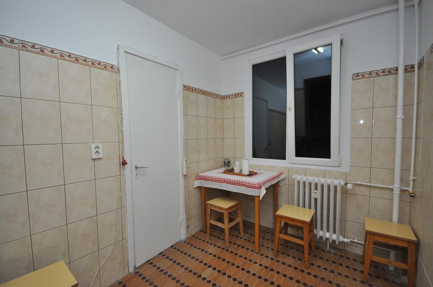 Apartament cu 3 camere decomandat în Drumul Taberei