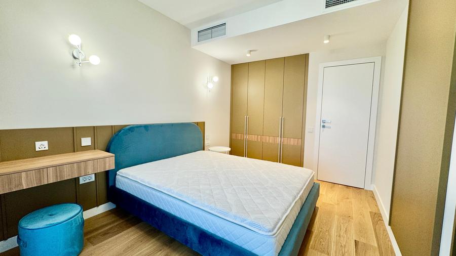 Apartament cu 3 camere semidecomandat în P-ta Presei Libere