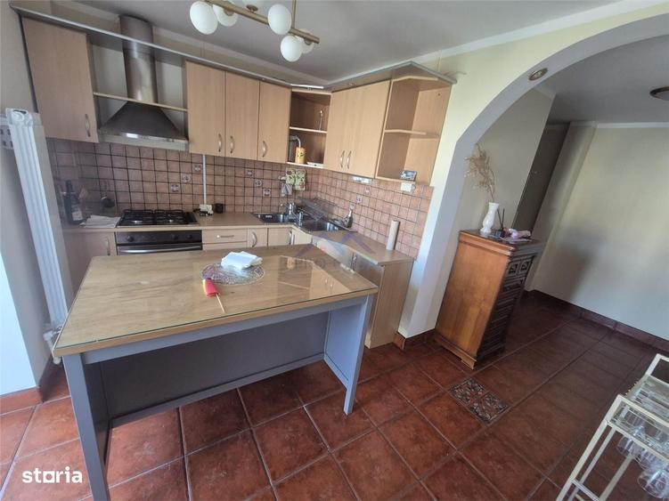 Apartament cu 3 camere decomandat în Tolstoi