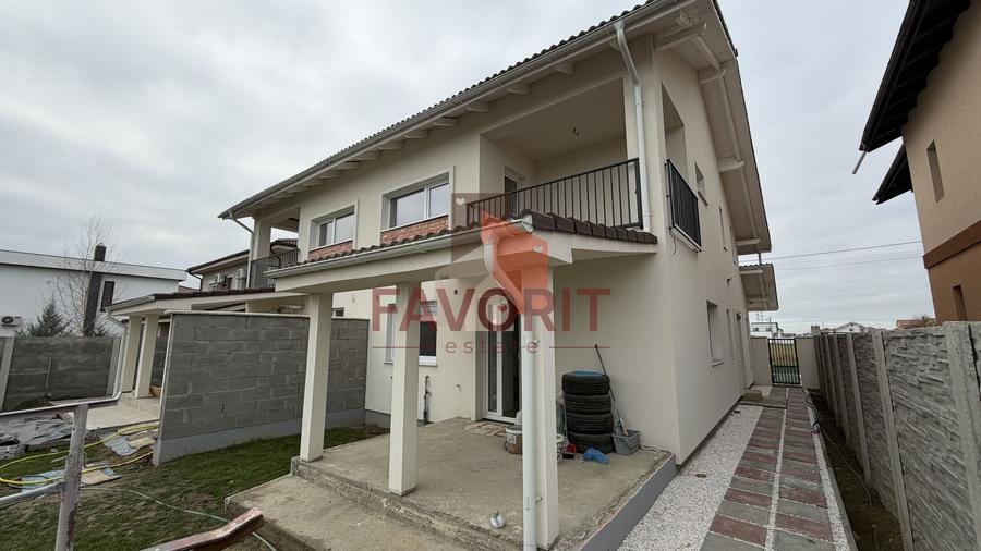Duplex cu 5 camere cu Canalizare în Moșnița Nouă