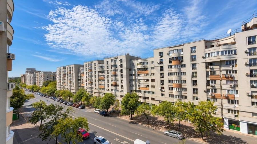 Apartament cu 4 camere decomandat, mobilat în Cișmigiu