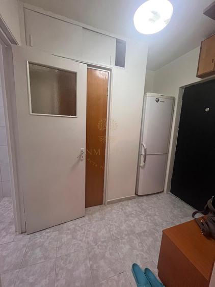 Apartament cu 2 camere semidecomandat în Berceni