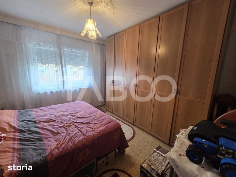 Apartament 3 camere decomandat zona 1 Decembrie 75mp si boxa la subsol - 2