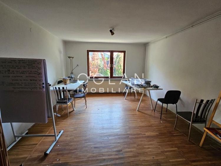 Casă individuală cu 4 camere cu Canalizare în Central