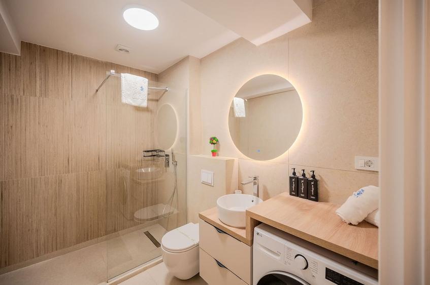 Apartament cu 3 camere decomandat în Mamaia-Sat